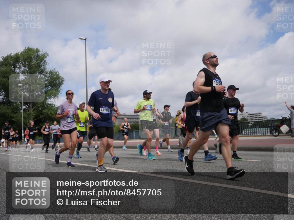 29.06.2025 - hella hamburg halbmarathon Luisa Fischer http://msf.ph/oto/8457705 29.06.2025 10:36:42 Kennedybrücke 15331, 923, 17102, 15367, 114, 1627, 15072, 18, 1896, 2776, 3812, 4361, 4433, 4449, 5075, 5561, 5584, 7308, 7309, 9234, 9258, 9706, 9799 meine-sportfotos.de