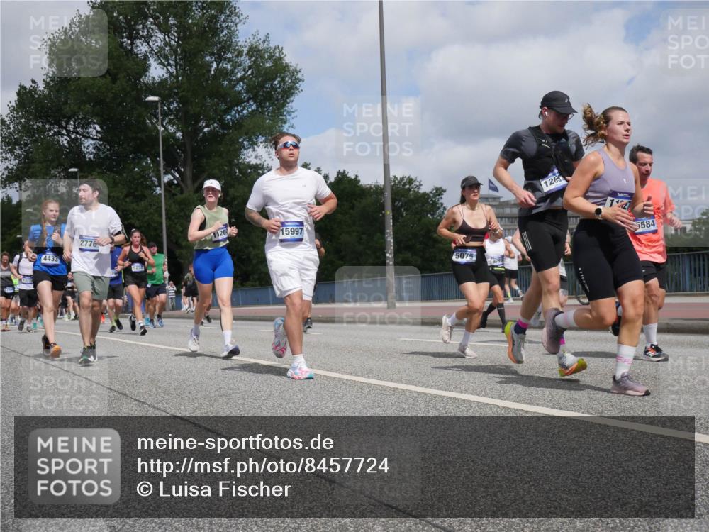 29.06.2025 - hella hamburg halbmarathon Luisa Fischer http://msf.ph/oto/8457724 29.06.2025 10:36:47 Kennedybrücke 4433, 2776, 9258, 11260, 15997, 5075, 9799, 126, 1227, 5584, 1896, 2526, 2776, 4361, 4433, 4449, 4807, 5075, 5561, 5584, 6956, 8620, 9234, 9258, 9438, 9706, 9799, 9995, 10800 meine-sportfotos.de