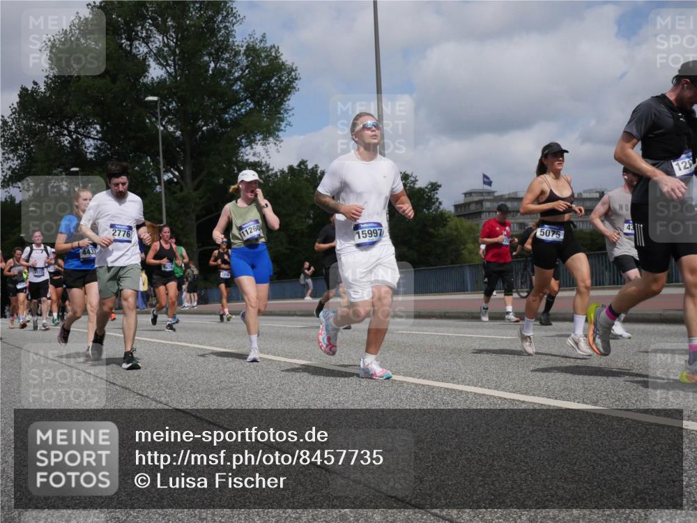 29.06.2025 - hella hamburg halbmarathon Luisa Fischer http://msf.ph/oto/8457735 29.06.2025 10:36:47 Kennedybrücke 1433, 4453, 2776, 9258, 11260, 15997, 5075, 20, 43, 12, 1896, 2526, 2776, 4361, 4433, 4449, 4807, 5075, 5561, 5584, 6956, 8620, 9234, 9258, 9438, 9706, 9799, 9995, 10800 meine-sportfotos.de