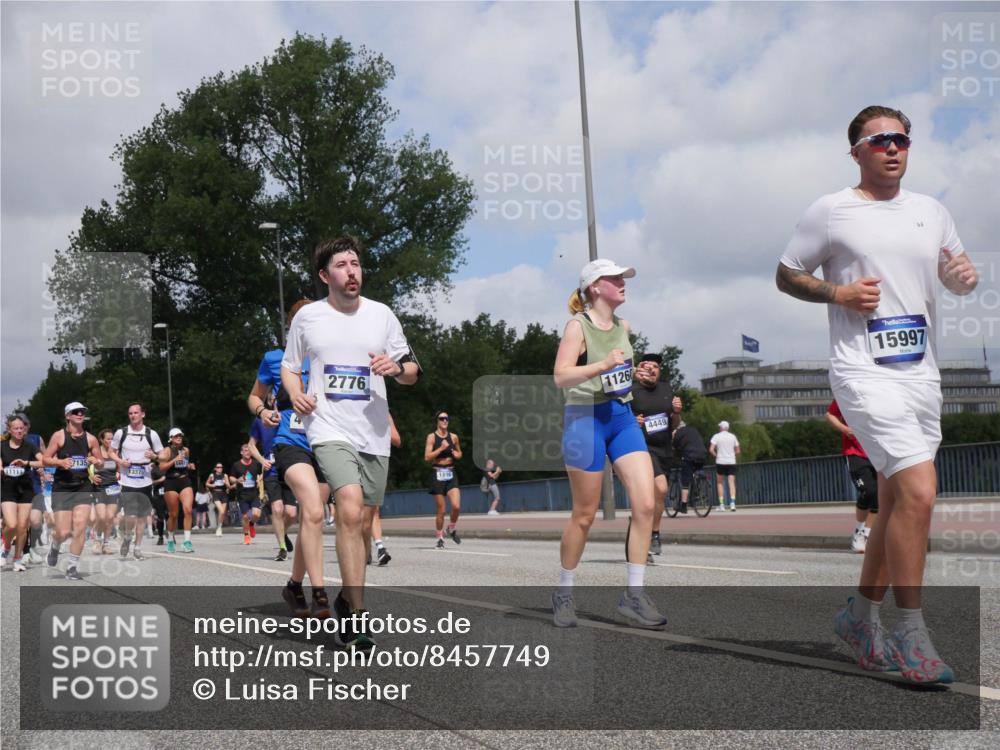 29.06.2025 - hella hamburg halbmarathon Luisa Fischer http://msf.ph/oto/8457749 29.06.2025 10:36:48 Kennedybrücke 11111, 7135, 13375, 2776, 1896, 1126, 4449, 14, 15997, 1275, 1896, 2526, 2776, 4361, 4433, 4449, 4807, 5075, 5561, 5584, 6956, 8620, 9258, 9438, 9706, 9799, 9995, 10800 meine-sportfotos.de