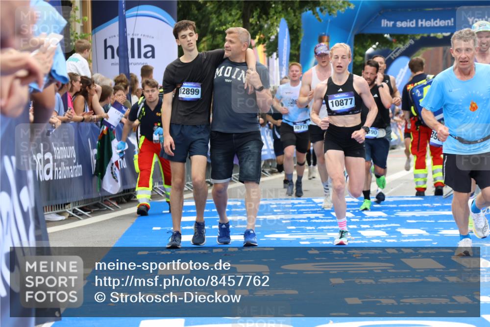 29.06.2025 - hella hamburg halbmarathon Strokosch-Dieckow http://msf.ph/oto/8457762 29.06.2025 10:35:20 Ziel 1889, 4050, 4944, 7867, 10771, 10877, 11898, 12514, 13798, 14789, 15390, 15701, 15773, 15931, 15959, 16811 meine-sportfotos.de