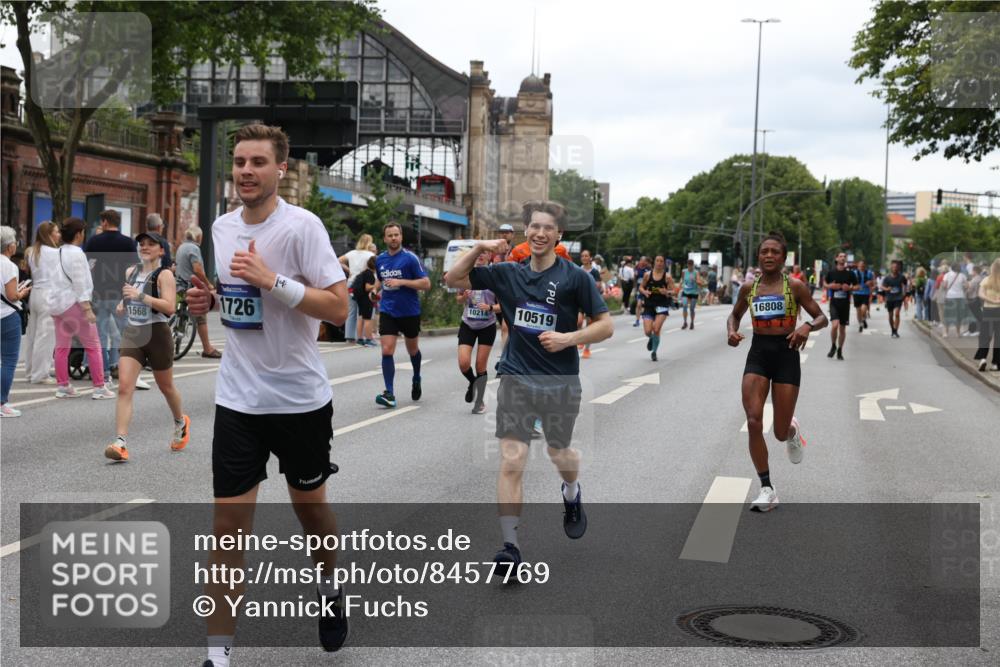 29.06.2025 - hella hamburg halbmarathon Yannick Fuchs http://msf.ph/oto/8457769 29.06.2025 10:56:26 20KM 1006, 1128, 1212, 1264, 1377, 1432, 1568, 1573, 1674, 1726, 6414, 6415, 6752, 7658, 7869, 8045, 8624, 8730, 9131, 9718, 10214, 10519, 11180, 11670, 12156, 12286, 13498, 13868, 14368, 14456, 16292, 16654, 16688, 16808, 17136, 17383, 17532, 17955, 18599, 18919, 19023 meine-sportfotos.de