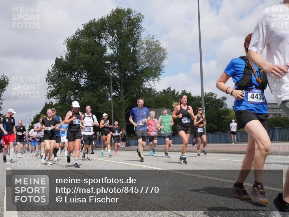 29.06.2025 - hella hamburg halbmarathon Luisa Fischer http://msf.ph/oto/8457770 29.06.2025 10:36:50 Kennedybrücke 17135, 13375, 1849, 5561, 9258, 1896, 4433, 1189, 1275, 1896, 2526, 2776, 4361, 4433, 4449, 4807, 5075, 5141, 5557, 5561, 5584, 5821, 5822, 6956, 7633, 8157, 8383, 8620, 9258, 9438, 9706, 9799, 9995, 10800 meine-sportfotos.de