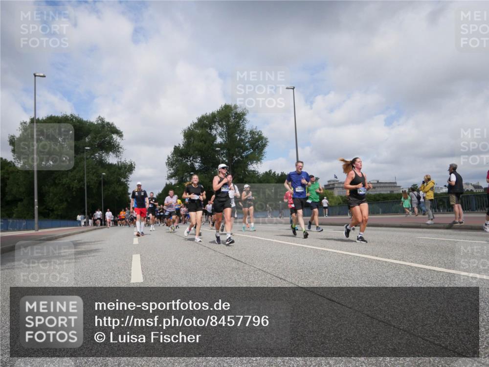29.06.2025 - hella hamburg halbmarathon Luisa Fischer http://msf.ph/oto/8457796 29.06.2025 10:36:51 Kennedybrücke 171352, 9258, 1189, 1275, 1896, 2526, 2776, 4361, 4433, 4449, 4807, 5075, 5141, 5557, 5561, 5821, 5822, 5887, 6956, 7633, 8157, 8375, 8377, 8383, 8620, 9258, 9438, 9706, 9799, 9995, 10800 meine-sportfotos.de
