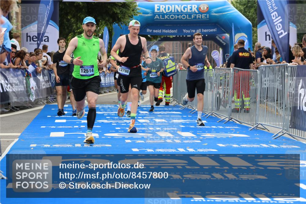 29.06.2025 - hella hamburg halbmarathon Strokosch-Dieckow http://msf.ph/oto/8457800 29.06.2025 10:35:16 Ziel 4740, 4944, 7867, 10877, 11898, 12514, 13798, 14789, 15390, 15415, 15701, 15773, 15931 meine-sportfotos.de