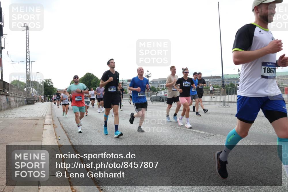 29.06.2025 - hella hamburg halbmarathon Lena Gebhardt http://msf.ph/oto/8457807 29.06.2025 10:31:37 Lombardsbrücke 17404, 4953, 9183, 15, 11800, 1836, 1502, 1867, 1235, 1292, 1373, 1844, 1879, 1979, 2414, 2672, 2831, 2832, 2914, 3239, 3396, 3397, 3424, 3571, 3681, 3751, 4561, 4817, 4877, 4953, 5165, 5437, 5846, 5943, 5965, 6057, 6078, 6160, 6546, 6573, 6640, 6718, 6727, 7334, 7604, 7772, 7898, 8050, 8072, 8073, 8304, 8620, 8806, 9078, 9104, 9183, 9478, 9812, 9883, 10111, 10240, 10586, 11587, 13724, 14349, 15725, 16457, 16978, 17404, 17509, 17517, 17587, 17706 meine-sportfotos.de