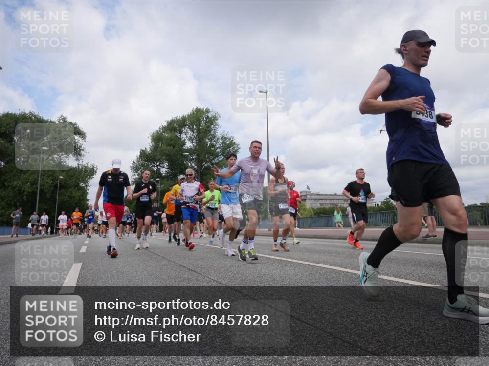 29.06.2025 - hella hamburg halbmarathon Luisa Fischer http://msf.ph/oto/8457828 29.06.2025 10:36:55 Kennedybrücke 15994, 112, 2526, 3535, 18169, 17508, 1080, 38, 1189, 1275, 1896, 2526, 3264, 3340, 3345, 3848, 4807, 5141, 5557, 5561, 5821, 5822, 5887, 6364, 6515, 6516, 6956, 7027, 7633, 7653, 7982, 8157, 8349, 8375, 8377, 8383, 8401, 8620, 9258, 9438, 9995, 10800 meine-sportfotos.de