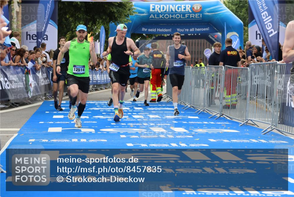 29.06.2025 - hella hamburg halbmarathon Strokosch-Dieckow http://msf.ph/oto/8457835 29.06.2025 10:35:15 Ziel 4740, 4944, 7628, 7867, 10877, 11898, 12514, 13798, 14789, 15415, 15701, 15773, 17022 meine-sportfotos.de