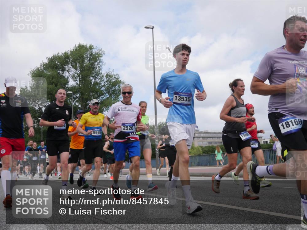 29.06.2025 - hella hamburg halbmarathon Luisa Fischer http://msf.ph/oto/8457845 29.06.2025 10:36:56 Kennedybrücke 9995, 2526, 56, 13535, 6, 17508, 807, 18169, 1189, 1275, 2526, 3264, 3340, 3345, 3848, 4807, 5141, 5557, 5821, 5822, 5887, 6364, 6515, 6516, 6956, 7027, 7633, 7653, 7982, 8157, 8349, 8375, 8377, 8383, 8401, 8620, 9438, 9995, 10048, 10800 meine-sportfotos.de