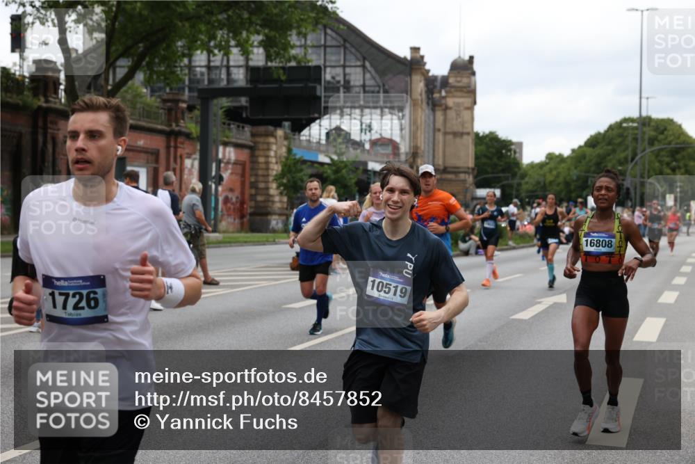 29.06.2025 - hella hamburg halbmarathon Yannick Fuchs http://msf.ph/oto/8457852 29.06.2025 10:56:26 20KM 1006, 1128, 1212, 1264, 1377, 1432, 1568, 1573, 1674, 1726, 6414, 6415, 6752, 7658, 7869, 8045, 8624, 8730, 9131, 9718, 10214, 10519, 11180, 11670, 12156, 12286, 13498, 13868, 14368, 14456, 16292, 16654, 16688, 16808, 17136, 17383, 17532, 17955, 18599, 18919, 19023 meine-sportfotos.de