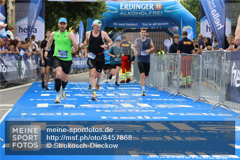 29.06.2025 - hella hamburg halbmarathon Strokosch-Dieckow http://msf.ph/oto/8457868 29.06.2025 10:35:15 Ziel 4740, 4944, 7628, 7867, 10877, 11898, 12514, 13798, 14789, 15415, 15701, 15773, 17022 meine-sportfotos.de