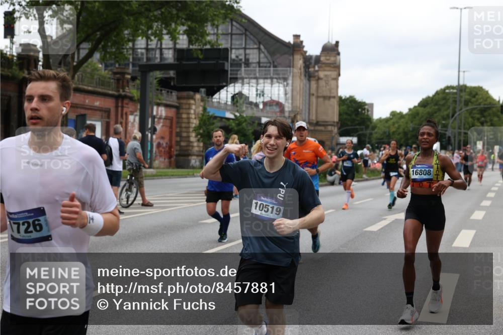 29.06.2025 - hella hamburg halbmarathon Yannick Fuchs http://msf.ph/oto/8457881 29.06.2025 10:56:26 20KM 1006, 1128, 1212, 1264, 1377, 1432, 1568, 1573, 1674, 1726, 6414, 6415, 6752, 7658, 7869, 8045, 8624, 8730, 9131, 9718, 10214, 10519, 11180, 11670, 12156, 12286, 13498, 13868, 14368, 14456, 16292, 16654, 16688, 16808, 17136, 17383, 17532, 17955, 18599, 18919, 19023 meine-sportfotos.de