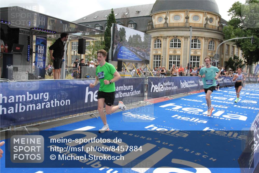 29.06.2025 - hella hamburg halbmarathon Michael Strokosch http://msf.ph/oto/8457884 29.06.2025 10:32:03 Ziel 1407, 4129, 4698, 6619, 11150, 11199, 11370 meine-sportfotos.de