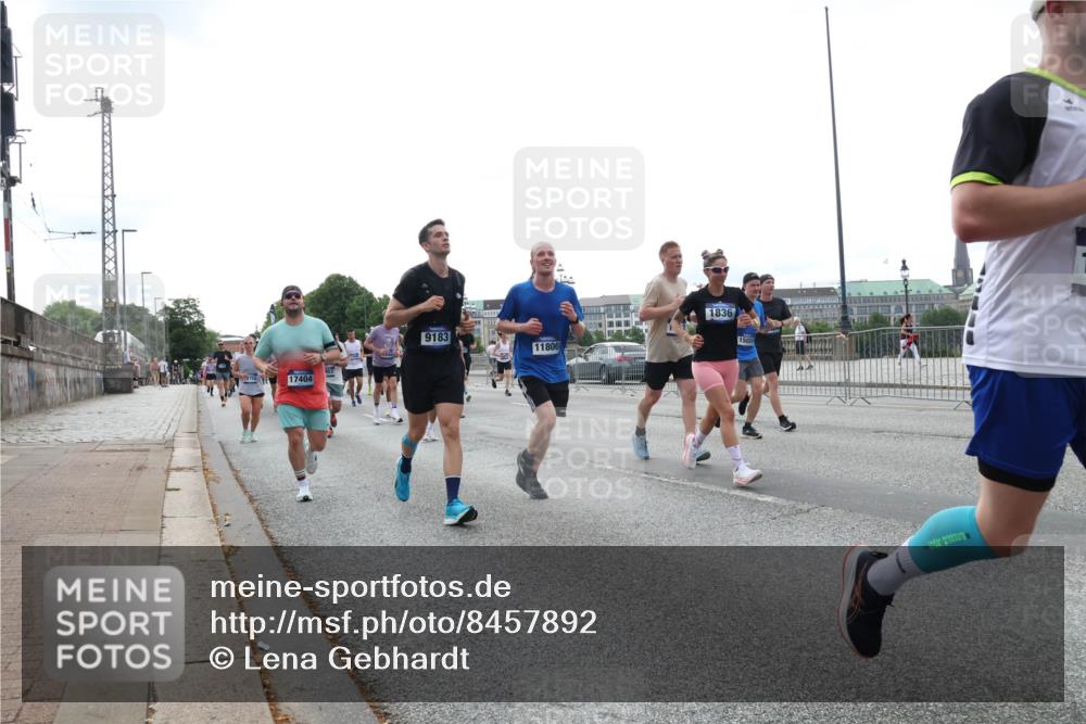 29.06.2025 - hella hamburg halbmarathon Lena Gebhardt http://msf.ph/oto/8457892 29.06.2025 10:31:37 Lombardsbrücke 17404, 9183, 11800, 1836, 15024, 1235, 1292, 1373, 1844, 1879, 1979, 2414, 2672, 2831, 2832, 2914, 3239, 3396, 3397, 3424, 3571, 3681, 3751, 4561, 4817, 4877, 4953, 5165, 5437, 5846, 5943, 5965, 6057, 6078, 6160, 6546, 6573, 6640, 6718, 6727, 7334, 7604, 7772, 7898, 8050, 8072, 8073, 8304, 8620, 8806, 9078, 9104, 9183, 9478, 9812, 9883, 10111, 10240, 10586, 11587, 13724, 14349, 15725, 16457, 16978, 17404, 17509, 17517, 17587, 17706 meine-sportfotos.de