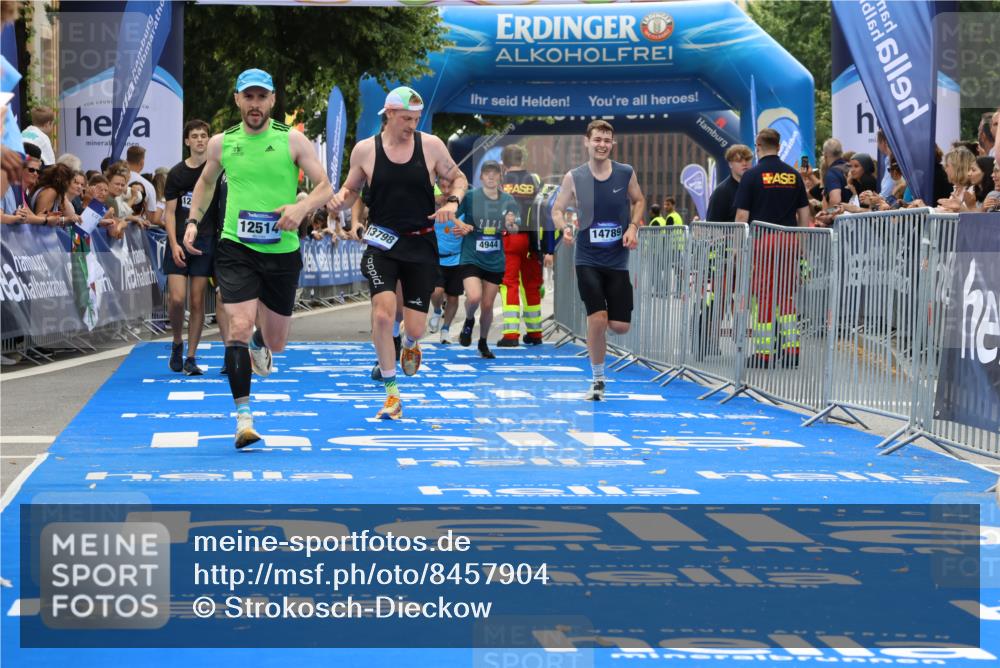29.06.2025 - hella hamburg halbmarathon Strokosch-Dieckow http://msf.ph/oto/8457904 29.06.2025 10:35:16 Ziel 4740, 4944, 7867, 10877, 11898, 12514, 13798, 14789, 15390, 15415, 15701, 15773, 15931 meine-sportfotos.de