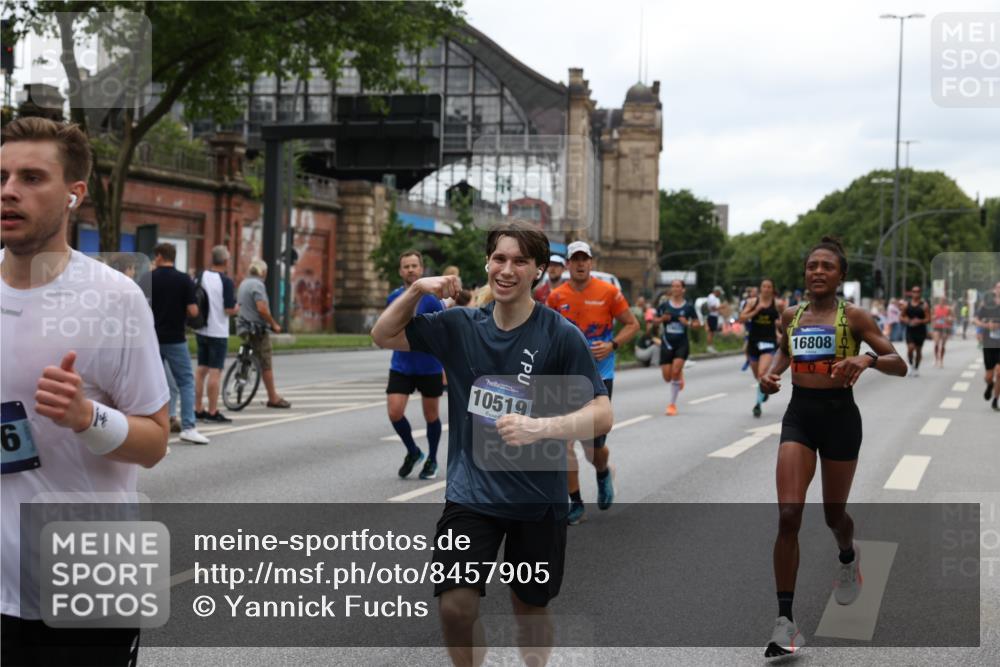 29.06.2025 - hella hamburg halbmarathon Yannick Fuchs http://msf.ph/oto/8457905 29.06.2025 10:56:26 20KM 1006, 1128, 1212, 1264, 1377, 1432, 1568, 1573, 1674, 1726, 6414, 6415, 6752, 7658, 7869, 8045, 8624, 8730, 9131, 9718, 10214, 10519, 11180, 11670, 12156, 12286, 13498, 13868, 14368, 14456, 16292, 16654, 16688, 16808, 17136, 17383, 17532, 17955, 18599, 18919, 19023 meine-sportfotos.de