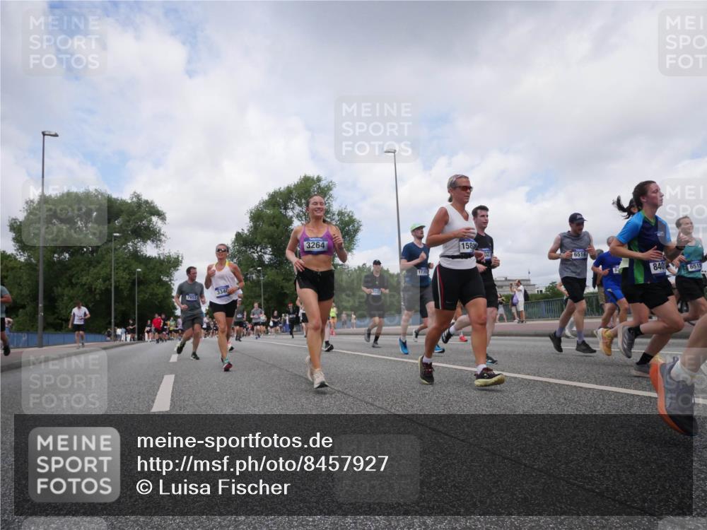 29.06.2025 - hella hamburg halbmarathon Luisa Fischer http://msf.ph/oto/8457927 29.06.2025 10:37:02 Kennedybrücke 7653, 3340, 3264, 3843, 1735, 158, 6516, 840, 6515, 1189, 3264, 3340, 3345, 3848, 4824, 4826, 5141, 5557, 5821, 5822, 5887, 6364, 6515, 6516, 7027, 7565, 7633, 7653, 7982, 8157, 8277, 8349, 8375, 8377, 8383, 8401, 9875, 10048 meine-sportfotos.de