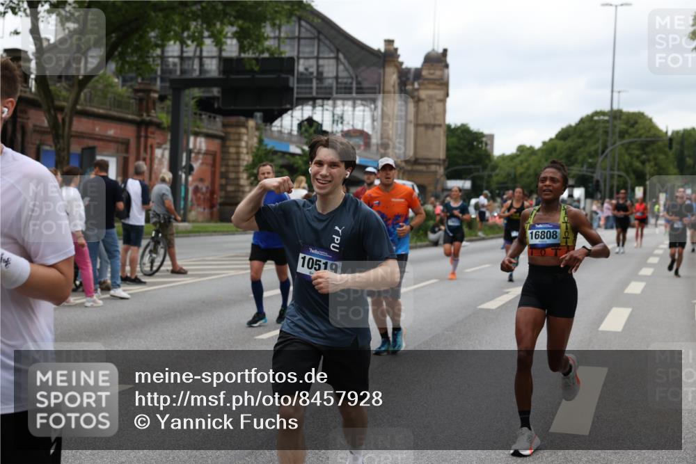 29.06.2025 - hella hamburg halbmarathon Yannick Fuchs http://msf.ph/oto/8457928 29.06.2025 10:56:26 20KM 1006, 1128, 1212, 1264, 1377, 1432, 1568, 1573, 1674, 1726, 6414, 6415, 6752, 7658, 7869, 8045, 8624, 8730, 9131, 9718, 10214, 10519, 11180, 11670, 12156, 12286, 13498, 13868, 14368, 14456, 16292, 16654, 16688, 16808, 17136, 17383, 17532, 17955, 18599, 18919, 19023 meine-sportfotos.de