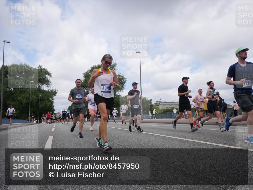 29.06.2025 - hella hamburg halbmarathon Luisa Fischer http://msf.ph/oto/8457950 29.06.2025 10:37:04 Kennedybrücke 7653, 7982, 3340, 10048, 11229, 17352, 2038, 3264, 3340, 3345, 3848, 4824, 4826, 5566, 5887, 6364, 6515, 6516, 7027, 7565, 7653, 7982, 8277, 8349, 8375, 8377, 8401, 9875, 10048, 10561 meine-sportfotos.de