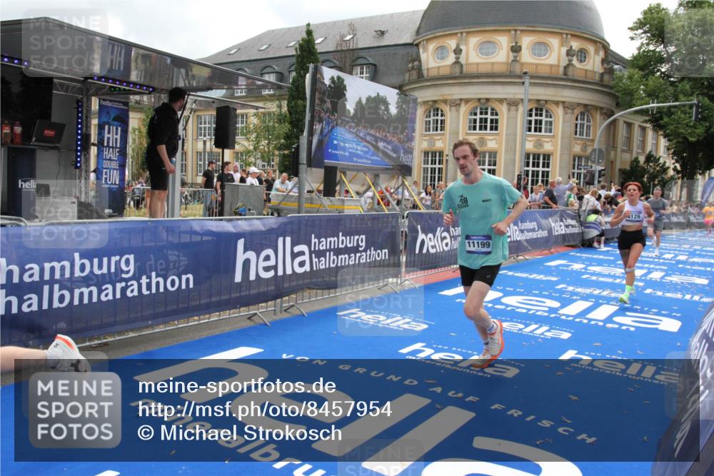 29.06.2025 - hella hamburg halbmarathon Michael Strokosch http://msf.ph/oto/8457954 29.06.2025 10:32:03 Ziel 1407, 4129, 4698, 6619, 11150, 11199, 11370 meine-sportfotos.de