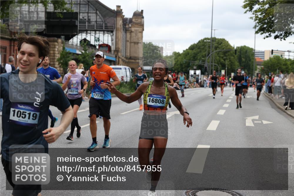 29.06.2025 - hella hamburg halbmarathon Yannick Fuchs http://msf.ph/oto/8457955 29.06.2025 10:56:27 20KM 1006, 1128, 1212, 1264, 1377, 1432, 1568, 1573, 1674, 1726, 6414, 6415, 6752, 7658, 7869, 8045, 8624, 8730, 9131, 10214, 10519, 11180, 11670, 12156, 12286, 13498, 13868, 14368, 14456, 16292, 16654, 16688, 16808, 17136, 17383, 17955, 18599, 18919, 19023 meine-sportfotos.de