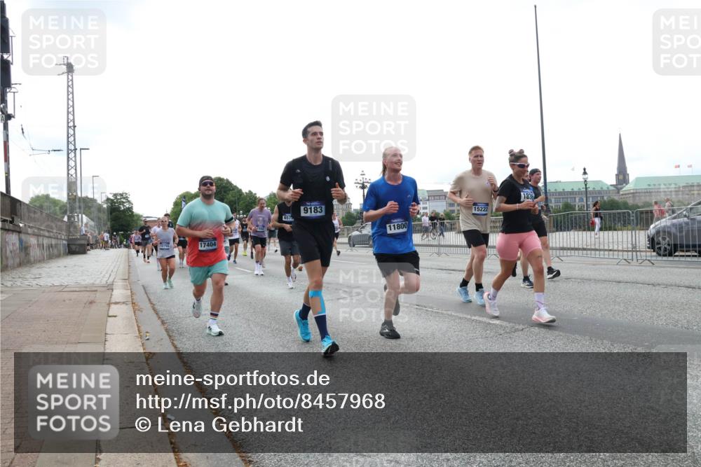 29.06.2025 - hella hamburg halbmarathon Lena Gebhardt http://msf.ph/oto/8457968 29.06.2025 10:31:38 Lombardsbrücke 17404, 1844, 6575, 9183, 11800, 15222, 1838, 1235, 1292, 1373, 1844, 1879, 1979, 2384, 2414, 2672, 2831, 2832, 2914, 3221, 3239, 3396, 3397, 3424, 3571, 3681, 3751, 4561, 4817, 4877, 4953, 5156, 5165, 5437, 5846, 5943, 5965, 6057, 6078, 6160, 6546, 6573, 6640, 6718, 6727, 7334, 7604, 7772, 7898, 8050, 8072, 8073, 8304, 8620, 8806, 9078, 9104, 9183, 9478, 9812, 9883, 10111, 10240, 10586, 11587, 13724, 14349, 15725, 16457, 16978, 17404, 17509, 17517, 17587, 17706 meine-sportfotos.de
