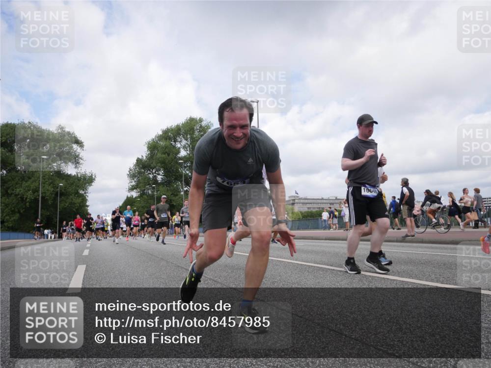 29.06.2025 - hella hamburg halbmarathon Luisa Fischer http://msf.ph/oto/8457985 29.06.2025 10:37:05 Kennedybrücke 10048, 2038, 2933, 3264, 3340, 3345, 3848, 4445, 4824, 4826, 5096, 5566, 5569, 6364, 6515, 6516, 7027, 7565, 7653, 7982, 8277, 8349, 8401, 9875, 10048, 10071, 10561 meine-sportfotos.de