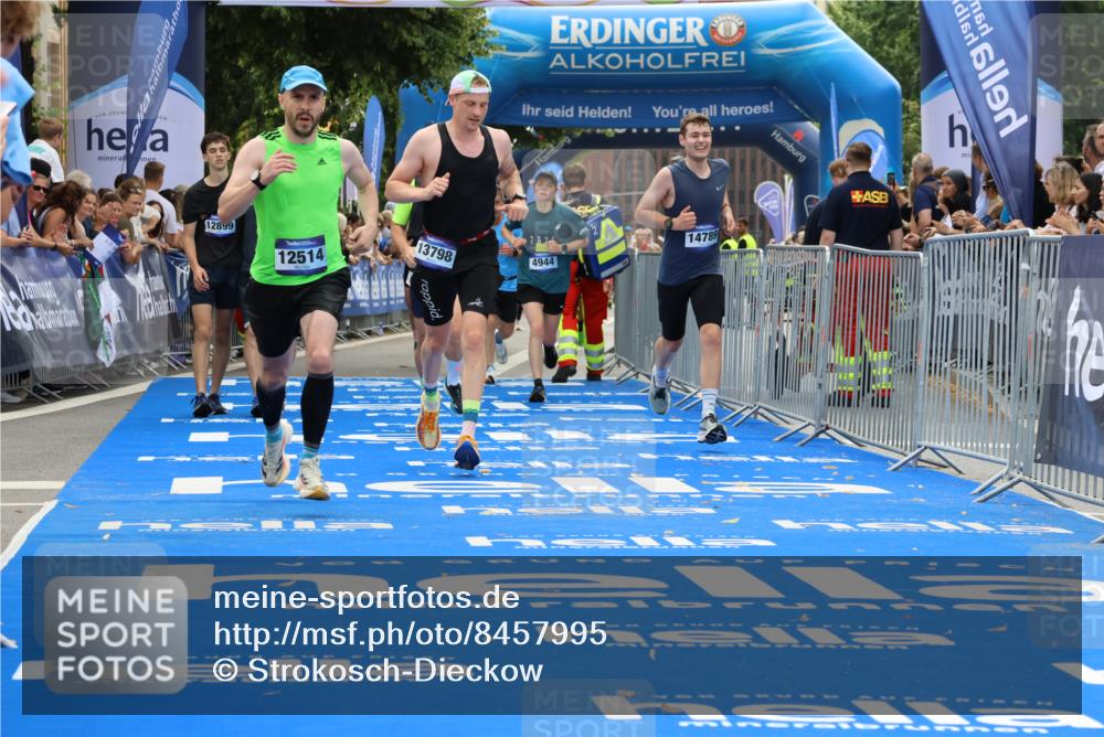 29.06.2025 - hella hamburg halbmarathon Strokosch-Dieckow http://msf.ph/oto/8457995 29.06.2025 10:35:16 Ziel 4740, 4944, 7867, 10877, 11898, 12514, 13798, 14789, 15390, 15415, 15701, 15773, 15931 meine-sportfotos.de