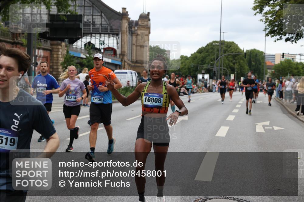 29.06.2025 - hella hamburg halbmarathon Yannick Fuchs http://msf.ph/oto/8458001 29.06.2025 10:56:27 20KM 1006, 1128, 1212, 1264, 1377, 1432, 1568, 1573, 1674, 1726, 6414, 6415, 6752, 7658, 7869, 8045, 8624, 8730, 9131, 10214, 10519, 11180, 11670, 12156, 12286, 13498, 13868, 14368, 14456, 16292, 16654, 16688, 16808, 17136, 17383, 17955, 18599, 18919, 19023 meine-sportfotos.de