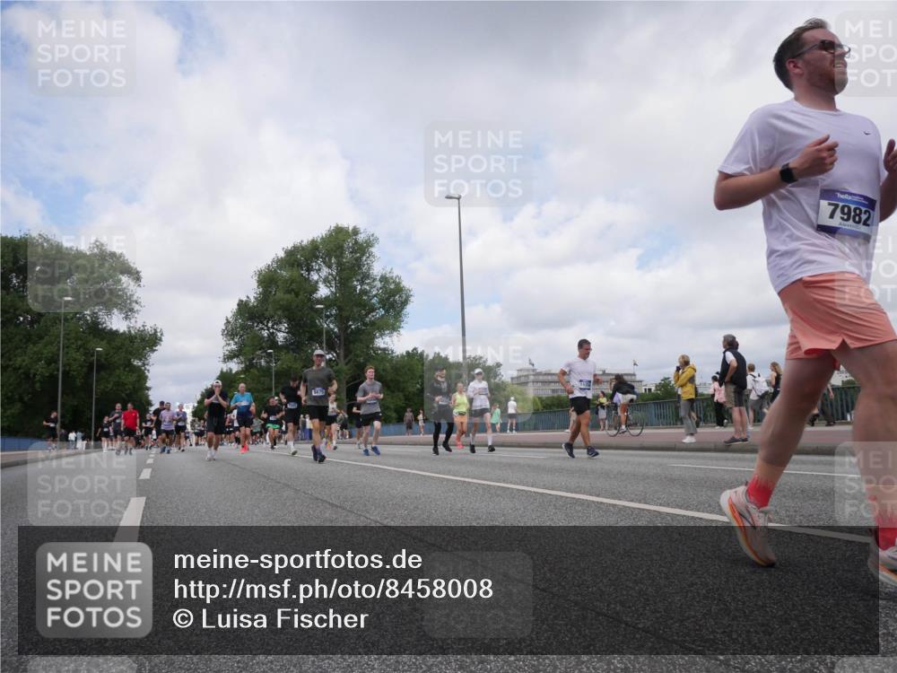 29.06.2025 - hella hamburg halbmarathon Luisa Fischer http://msf.ph/oto/8458008 29.06.2025 10:37:06 Kennedybrücke 9875, 7982, 2038, 2933, 3340, 3848, 4445, 4824, 4826, 5096, 5566, 5569, 6364, 7565, 7653, 7982, 8277, 9875, 10048, 10071, 10561 meine-sportfotos.de