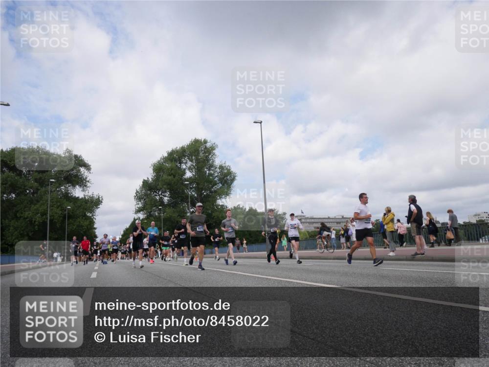 29.06.2025 - hella hamburg halbmarathon Luisa Fischer http://msf.ph/oto/8458022 29.06.2025 10:37:07 Kennedybrücke 1764, 2038, 2933, 3340, 4445, 4824, 4826, 5096, 5566, 5569, 6364, 7565, 7653, 7982, 8277, 9875, 10048, 10071, 10561 meine-sportfotos.de