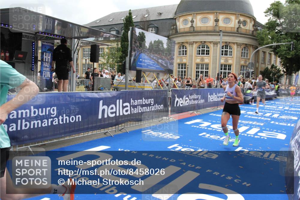 29.06.2025 - hella hamburg halbmarathon Michael Strokosch http://msf.ph/oto/8458026 29.06.2025 10:32:04 Ziel 1407, 1686, 4129, 4698, 6619, 11150, 11199, 11370 meine-sportfotos.de