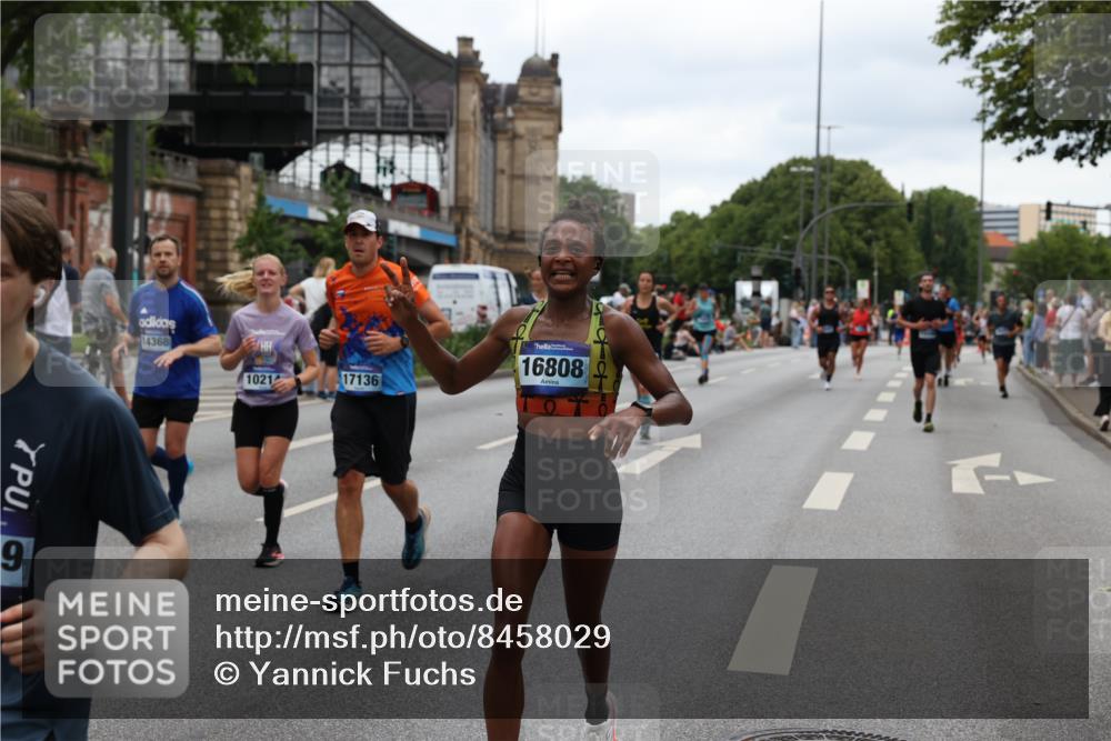 29.06.2025 - hella hamburg halbmarathon Yannick Fuchs http://msf.ph/oto/8458029 29.06.2025 10:56:27 20KM 1006, 1128, 1212, 1264, 1377, 1432, 1568, 1573, 1674, 1726, 6414, 6415, 6752, 7658, 7869, 8045, 8624, 8730, 9131, 10214, 10519, 11180, 11670, 12156, 12286, 13498, 13868, 14368, 14456, 16292, 16654, 16688, 16808, 17136, 17383, 17955, 18599, 18919, 19023 meine-sportfotos.de