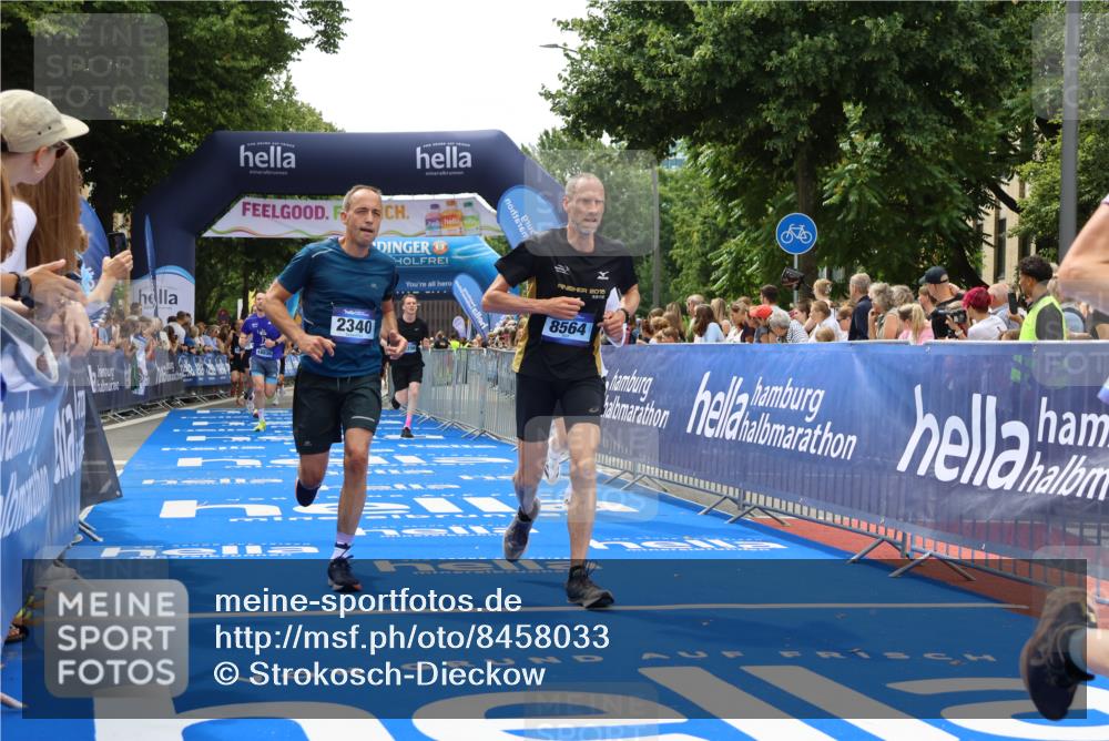 29.06.2025 - hella hamburg halbmarathon Strokosch-Dieckow http://msf.ph/oto/8458033 29.06.2025 10:47:47 Ziel 2340, 2708, 5915, 6836, 8564, 10988, 11283, 11961, 12679, 13948, 14383, 14730, 15478, 16205, 17229, 17451, 18356, 18430, 18836 meine-sportfotos.de