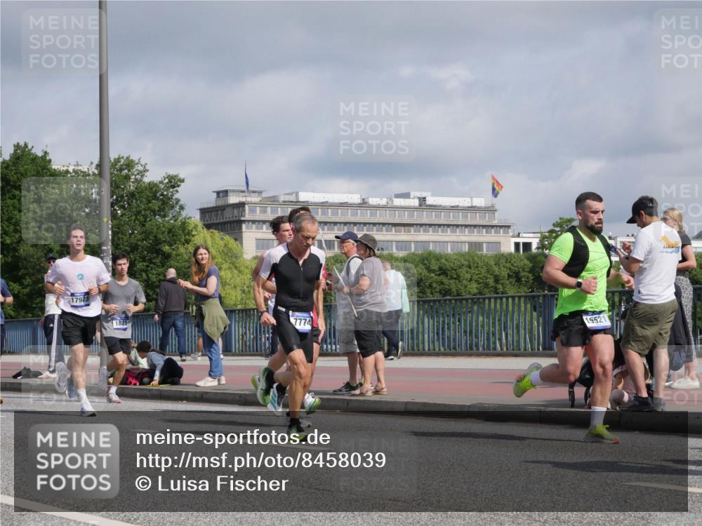 29.06.2025 - hella hamburg halbmarathon Luisa Fischer http://msf.ph/oto/8458039 29.06.2025 09:52:45 Kennedybrücke 17973, 1675, 7774, 15521, 1675, 2415, 2568, 2826, 3332, 4823, 5409, 5436, 5791, 5803, 6458, 6529, 7774, 8450, 9017, 9302, 9711, 10218 meine-sportfotos.de