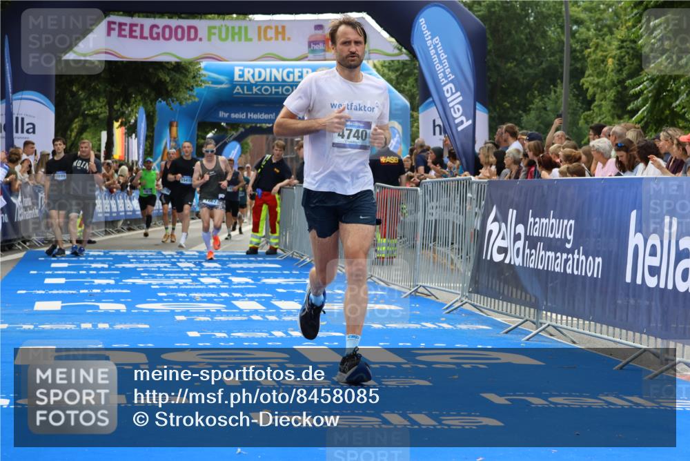 29.06.2025 - hella hamburg halbmarathon Strokosch-Dieckow http://msf.ph/oto/8458085 29.06.2025 10:35:11 Ziel 4740, 7628, 7867, 11559, 12514, 13798, 14069, 14789, 15415, 15773, 16963, 16964, 17022 meine-sportfotos.de