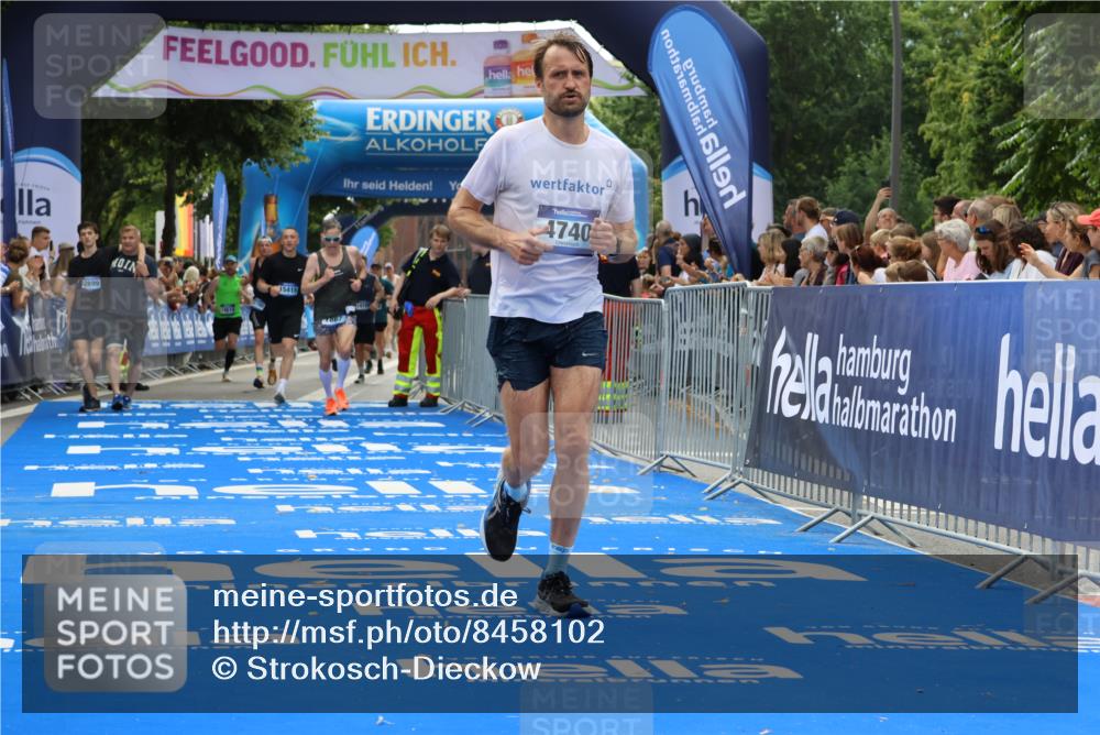 29.06.2025 - hella hamburg halbmarathon Strokosch-Dieckow http://msf.ph/oto/8458102 29.06.2025 10:35:11 Ziel 4740, 7628, 7867, 11559, 12514, 13798, 14069, 14789, 15415, 15773, 16963, 16964, 17022 meine-sportfotos.de