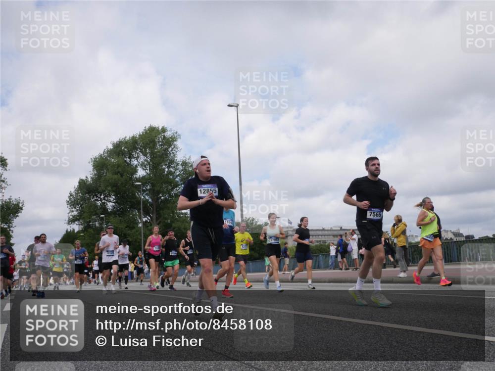 29.06.2025 - hella hamburg halbmarathon Luisa Fischer http://msf.ph/oto/8458108 29.06.2025 10:37:10 Kennedybrücke 18129, 2054, 12855, 11642, 17953, 7565, 6069, 1764, 2038, 2933, 4445, 4824, 4826, 5096, 5566, 5569, 5691, 7565, 8277, 9875, 10071, 10561, 10564 meine-sportfotos.de