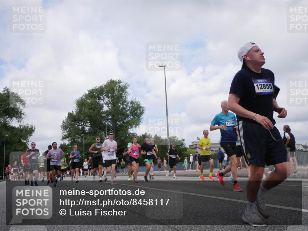 29.06.2025 - hella hamburg halbmarathon Luisa Fischer http://msf.ph/oto/8458117 29.06.2025 10:37:11 Kennedybrücke 1713, 5566, 18129, 2054, 11642, 12855, 1764, 2038, 2276, 2464, 2933, 4445, 4824, 5096, 5566, 5569, 5691, 7565, 8277, 9875, 10071, 10561, 10564 meine-sportfotos.de