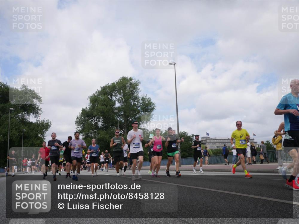 29.06.2025 - hella hamburg halbmarathon Luisa Fischer http://msf.ph/oto/8458128 29.06.2025 10:37:11 Kennedybrücke 1764, 2038, 2276, 2464, 2933, 4445, 4824, 5096, 5566, 5569, 5691, 7565, 8277, 9875, 10071, 10561, 10564 meine-sportfotos.de