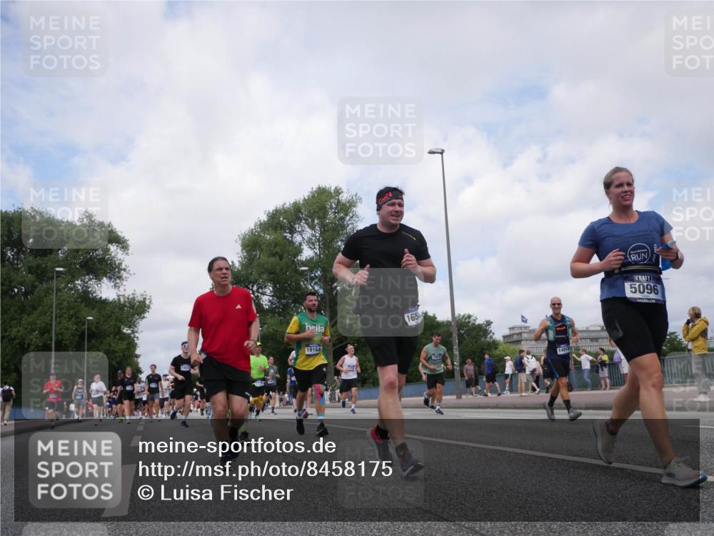 29.06.2025 - hella hamburg halbmarathon Luisa Fischer http://msf.ph/oto/8458175 29.06.2025 10:37:15 Kennedybrücke 19164, 165, 14918, 5096, 1764, 1787, 2038, 2276, 2464, 2496, 2933, 4445, 5096, 5566, 5569, 5691, 6574, 8282, 9094, 10007, 10071, 10561, 10564 meine-sportfotos.de