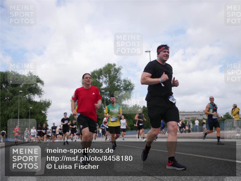29.06.2025 - hella hamburg halbmarathon Luisa Fischer http://msf.ph/oto/8458180 29.06.2025 10:37:16 Kennedybrücke 19164, 165, 149, 1764, 1787, 2038, 2276, 2464, 2496, 2933, 4445, 5096, 5566, 5569, 5691, 6109, 6574, 7324, 7329, 8282, 9094, 10007, 10071, 10561, 10564 meine-sportfotos.de