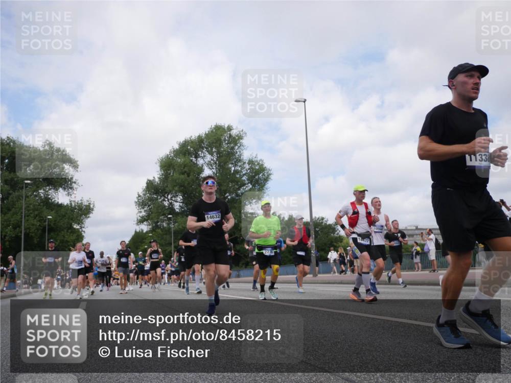 29.06.2025 - hella hamburg halbmarathon Luisa Fischer http://msf.ph/oto/8458215 29.06.2025 10:37:19 Kennedybrücke 14632, 227, 1974, 14477, 10564, 11338, 1025, 1705, 1764, 1787, 2276, 2464, 2496, 5691, 6034, 6109, 6574, 6718, 7324, 7329, 8202, 8282, 9094, 10007, 10564 meine-sportfotos.de