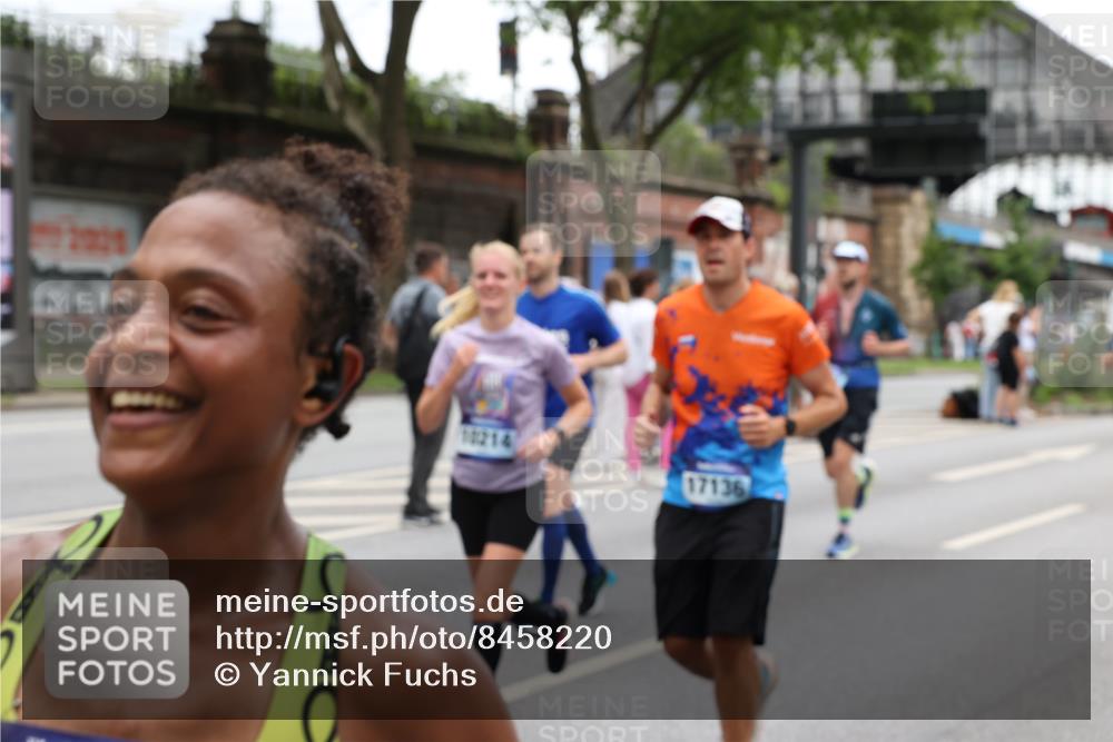 29.06.2025 - hella hamburg halbmarathon Yannick Fuchs http://msf.ph/oto/8458220 29.06.2025 10:56:28 20KM 1006, 1128, 1212, 1264, 1377, 1432, 1568, 1573, 1674, 1726, 3740, 6414, 6415, 6752, 7658, 7869, 8045, 8624, 8730, 9131, 10214, 10519, 11180, 11670, 12156, 12286, 13498, 13868, 14368, 14456, 16292, 16654, 16688, 16808, 17136, 17383, 17955, 18599, 18919, 19023 meine-sportfotos.de