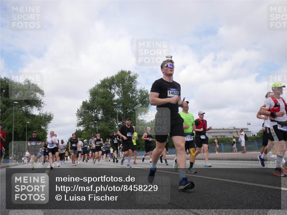 29.06.2025 - hella hamburg halbmarathon Luisa Fischer http://msf.ph/oto/8458229 29.06.2025 10:37:20 Kennedybrücke 2496, 12562, 9094, 6718, 14632, 15792, 2276, 1374, 14477, 1025, 1705, 1764, 1787, 2276, 2464, 2496, 5691, 6034, 6109, 6574, 6718, 7324, 7329, 8202, 8282, 9094, 10007, 10564 meine-sportfotos.de