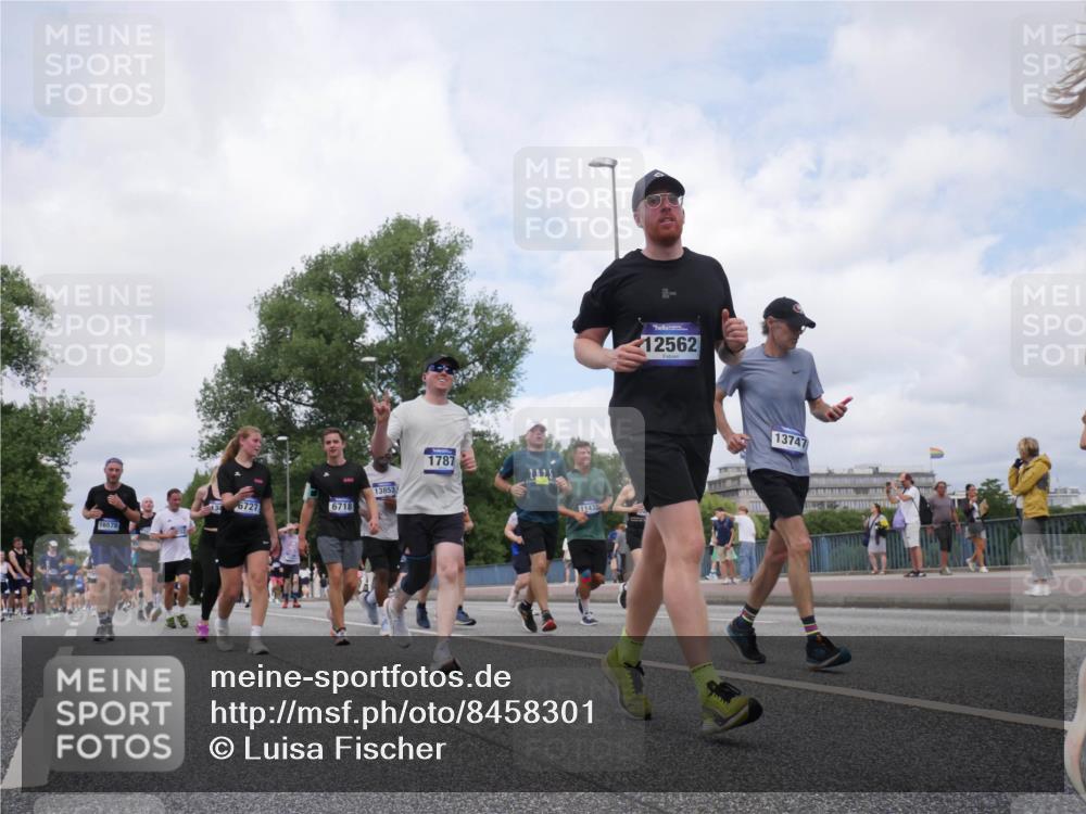 29.06.2025 - hella hamburg halbmarathon Luisa Fischer http://msf.ph/oto/8458301 29.06.2025 10:37:24 Kennedybrücke 134, 6727, 6718, 16578, 13853, 1787, 11432, 12562, 13747, 1025, 1705, 1787, 2276, 2464, 2496, 2510, 2511, 3829, 4942, 6034, 6109, 6574, 6718, 6727, 7324, 7329, 8202, 8282, 9094, 10007 meine-sportfotos.de