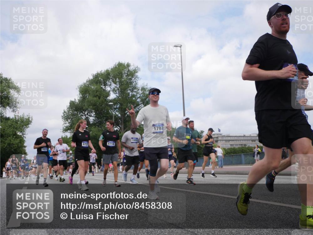 29.06.2025 - hella hamburg halbmarathon Luisa Fischer http://msf.ph/oto/8458308 29.06.2025 10:37:24 Kennedybrücke 6727, 1657, 6718, 13853, 1787, 1025, 1705, 1787, 2276, 2464, 2496, 2510, 2511, 3829, 4942, 6034, 6109, 6574, 6718, 6727, 7324, 7329, 8202, 8282, 9094, 10007 meine-sportfotos.de