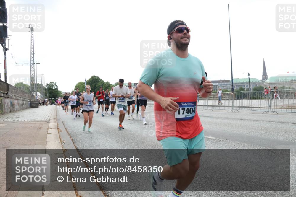 29.06.2025 - hella hamburg halbmarathon Lena Gebhardt http://msf.ph/oto/8458350 29.06.2025 10:31:39 Lombardsbrücke 4953, 17404, 1235, 1292, 1373, 1844, 1879, 1979, 2384, 2414, 2672, 2831, 2832, 2914, 3221, 3239, 3358, 3396, 3397, 3424, 3571, 3681, 3751, 4817, 4877, 4953, 5156, 5165, 5437, 5846, 5943, 5965, 6057, 6078, 6160, 6546, 6573, 6640, 6718, 6727, 7334, 7604, 7772, 7898, 8050, 8072, 8073, 8304, 8620, 8806, 9078, 9104, 9183, 9478, 9812, 9883, 10111, 10240, 10586, 11587, 13724, 14349, 15725, 16457, 16978, 17404, 17517, 17587, 17706 meine-sportfotos.de