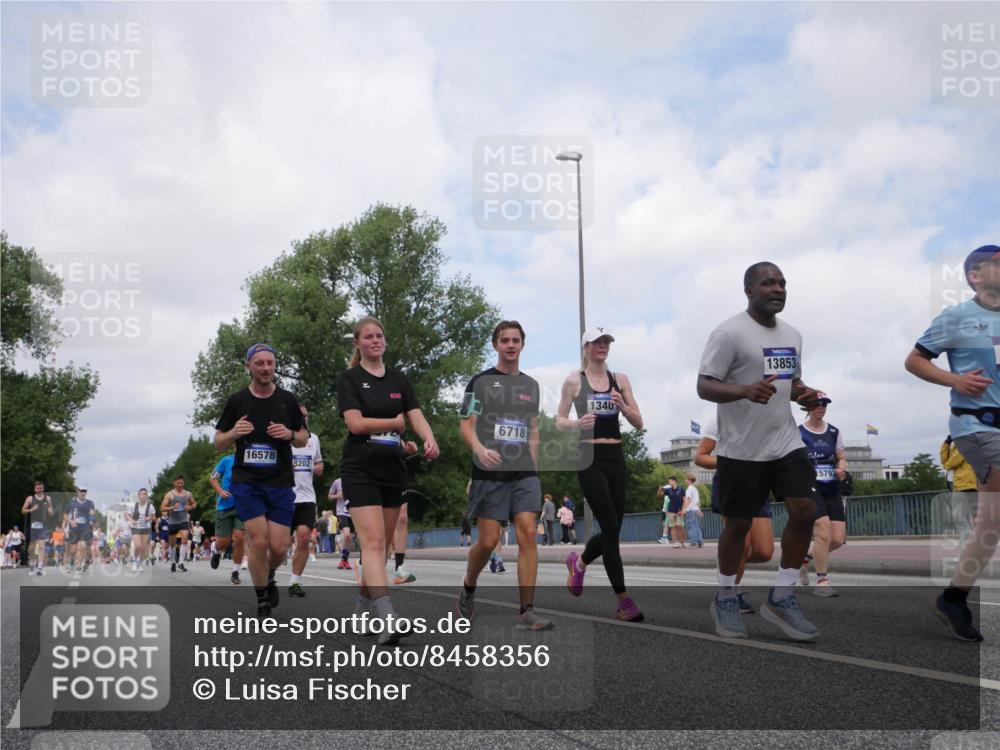 29.06.2025 - hella hamburg halbmarathon Luisa Fischer http://msf.ph/oto/8458356 29.06.2025 10:37:26 Kennedybrücke 16578, 8202, 1340, 6718, 13853, 15793, 1025, 1705, 1787, 2496, 2510, 2511, 3829, 4479, 4942, 6034, 6109, 6718, 6727, 7324, 7329, 8202, 9094, 9514 meine-sportfotos.de