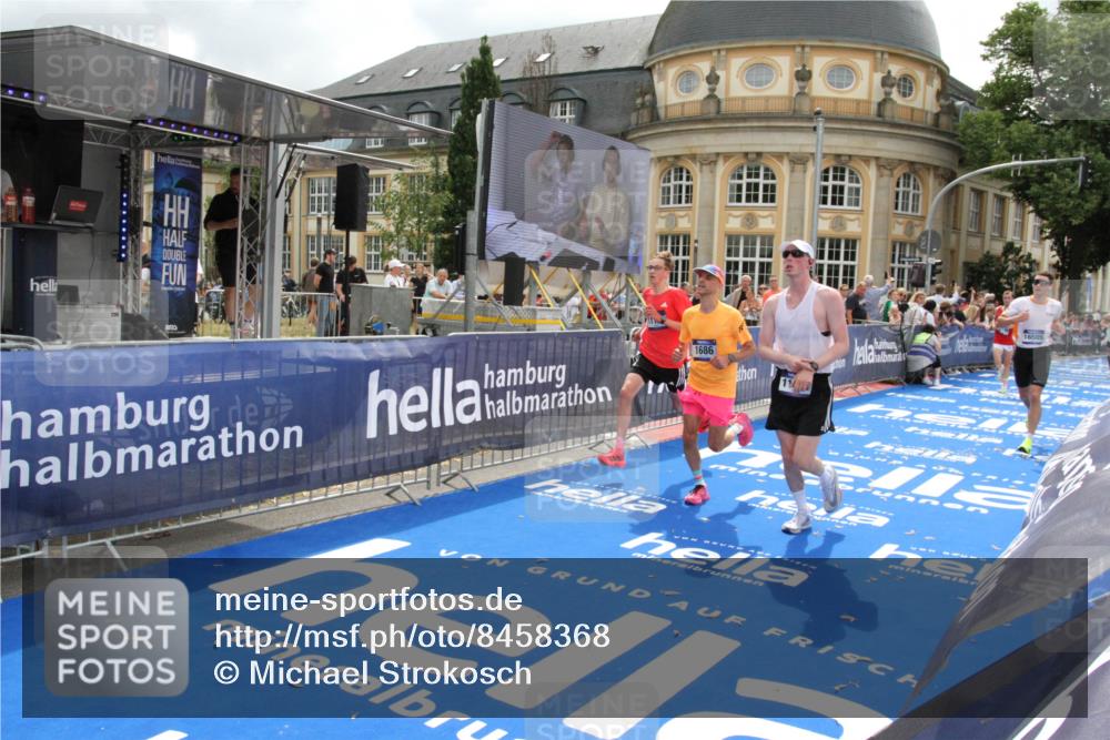 29.06.2025 - hella hamburg halbmarathon Michael Strokosch http://msf.ph/oto/8458368 29.06.2025 10:32:10 Ziel 1686, 11150, 11370, 15826, 16505, 16736 meine-sportfotos.de
